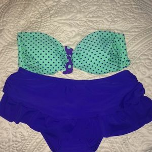 GUC Sz M Bikini. Bandeau top with hook back.